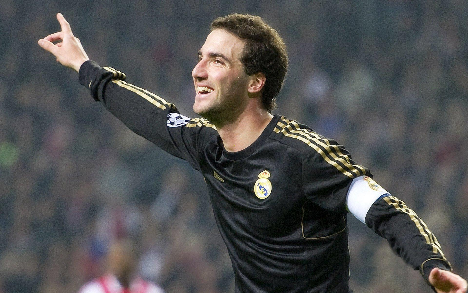 巨星伤愈强势复出,关键战率队逆转取胜