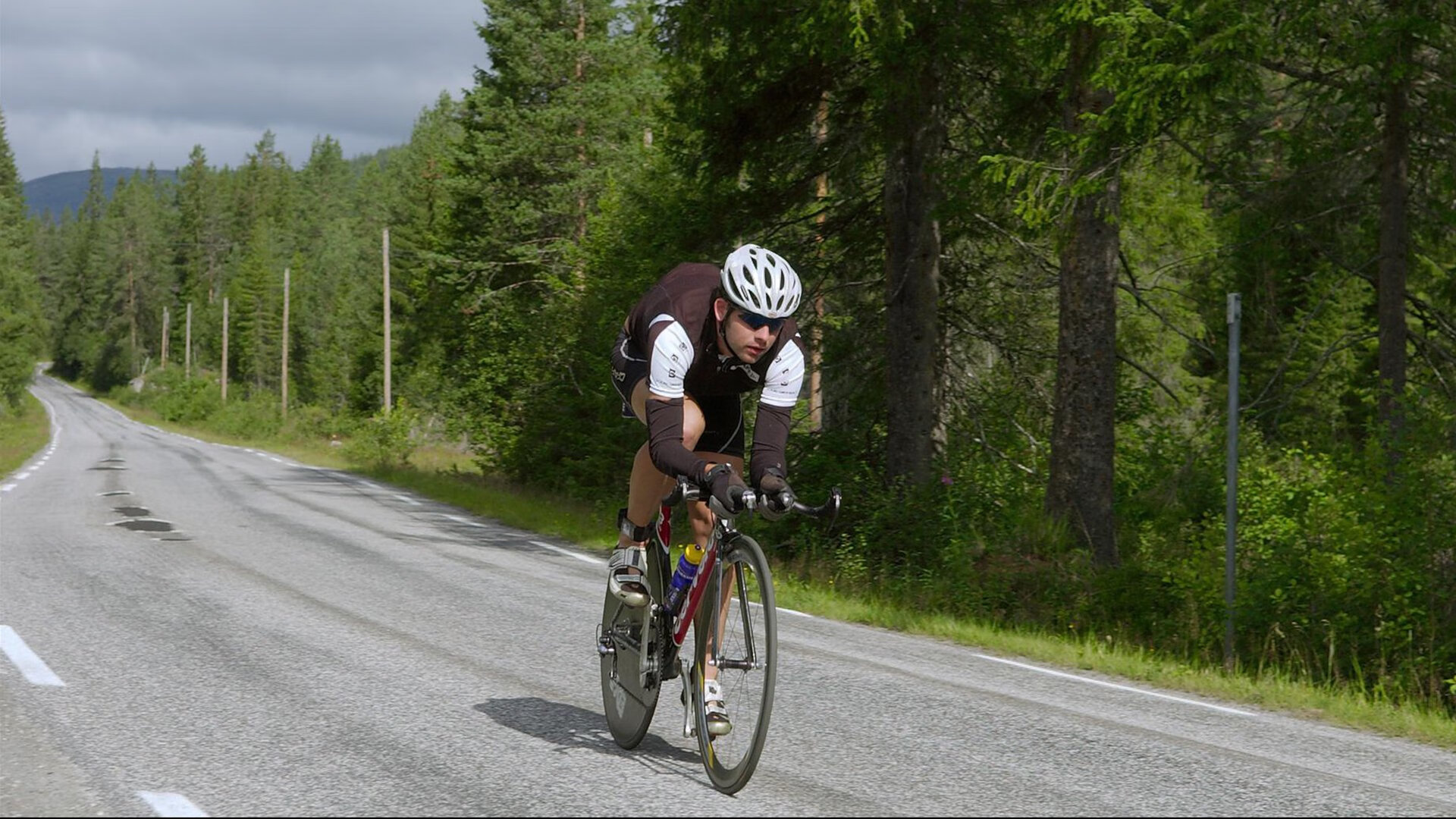 中国速度滑冰队再创佳绩 世界杯分站赛斩获两金一银